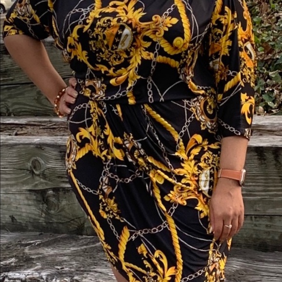 Black and Gold chain print dress - Picture 3 of 6